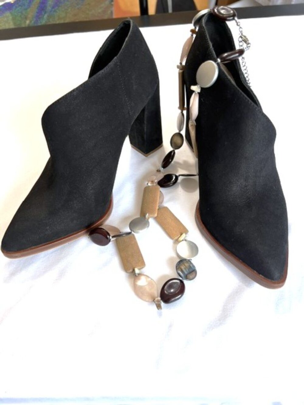 Vince Camuto Suede Cut Out High Heel Pump Sz 6.5 - Picture 3 of 13